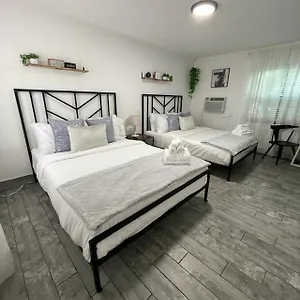 2q Beds With Shared Pool 01 Clearwater
